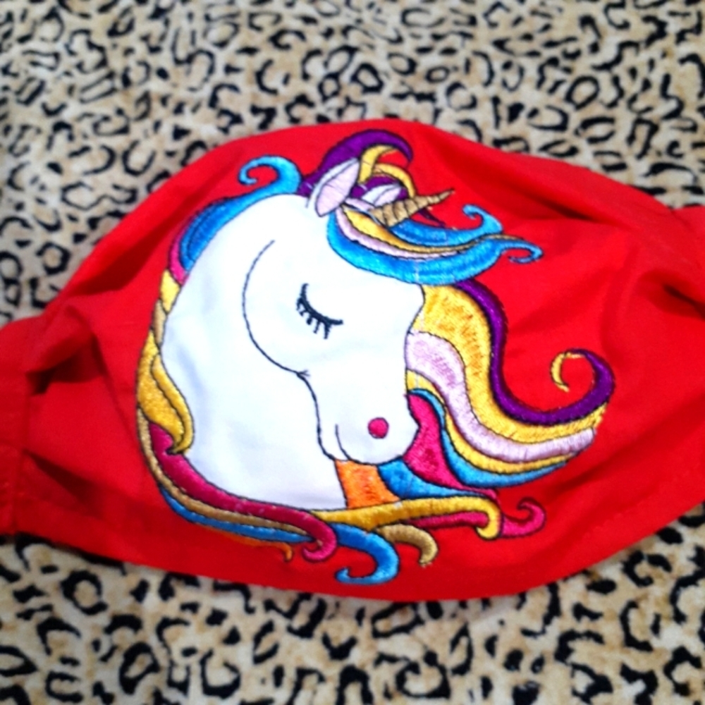 💥3/$25💥NIB Unicorn Mask -L